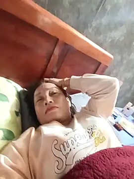 Snapshot of Lyly22x chatting on March 21, 2:31 pm Lyly22x online show from March 21, 2:31 pm