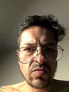 Snapshot of erick242130 chatting on March 12, 9:54 pm erick242130 online show from March 12, 9:54 pm