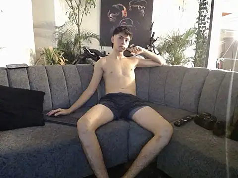 damiancam1 online show from August 4, 3:43 am