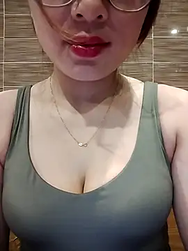Snapshot of candy_flo chatting on May 4, 7:15 am candy flo online show from May 4, 7:15 am