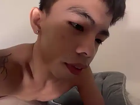 hottasianboy online show from May 4, 9:38 am