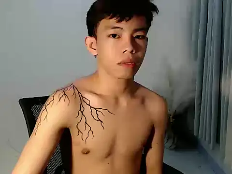 hottasianboy online show from May 26, 9:33 pm