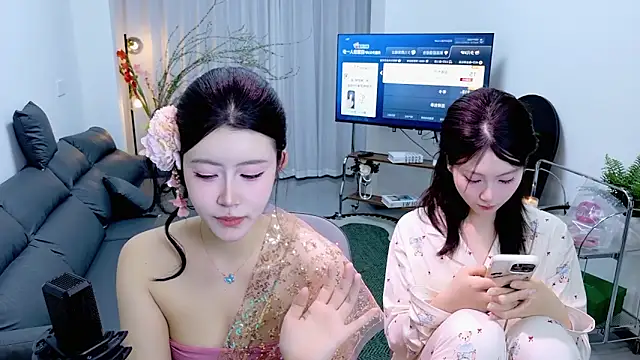 Snapshot of Summerbaby-001 chatting on March 12, 12:55 pm Summerbaby-001 online show from March 12, 12:55 pm