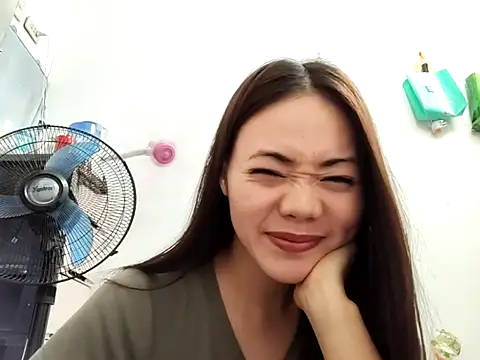 Stacyr online show from March 14, 8:20 am