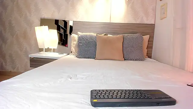 KarolyneLune online show from June 16, 6:54 pm