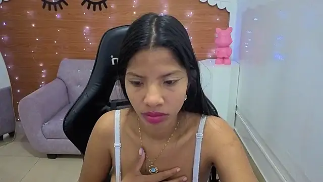 Snapshot of emily_smith_t chatting on May 29, 12:47 pm emily smith t online show from May 29, 12:47 pm
