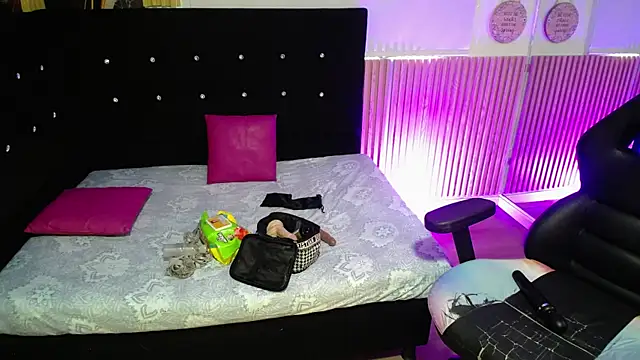 Snapshot of Ebony_rizon chatting on June 19, 2:32 pm Ebony rizon online show from June 19, 2:32 pm