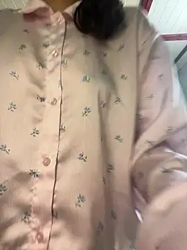 Snapshot of karlatiburcio chatting on July 22, 4:21 pm karlatiburcio online show from July 22, 4:21 pm