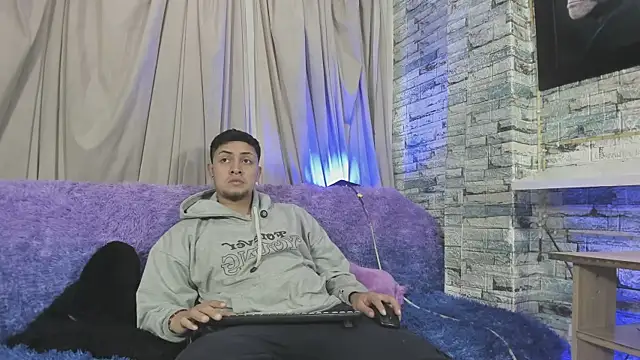 NoahAndBunny online show from May 15, 11:50 am
