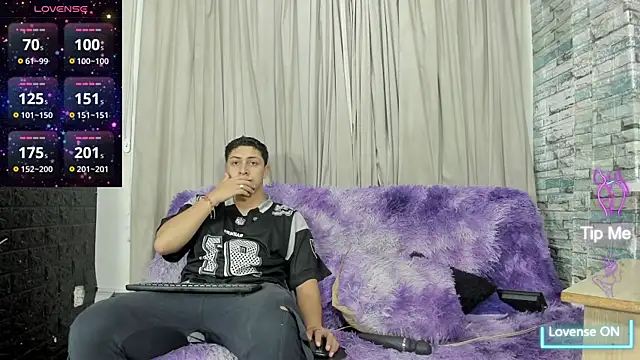 NoahAndBunny online show from June 30, 11:33 am