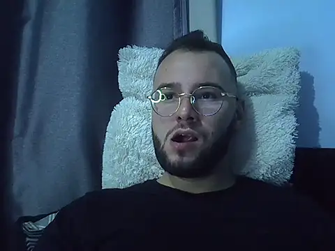 Snapshot of piazaocwb23 chatting on May 9, 1:33 am piazaocwb23 online show from May 9, 1:33 am