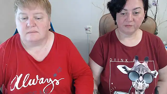 Snapshot of Lindy-Jeanie chatting on June 12, 8:35 am Lindy-Jeanie online show from June 12, 8:35 am