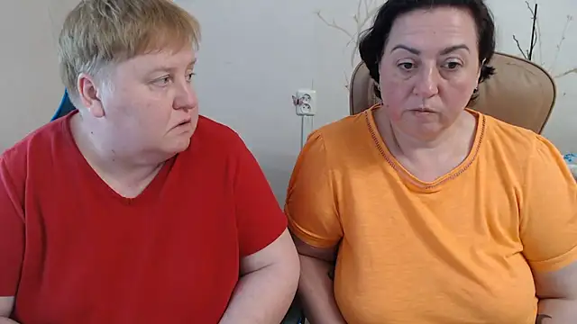 Snapshot of Lindy-Jeanie chatting on June 14, 4:53 pm Lindy-Jeanie online show from June 14, 4:53 pm