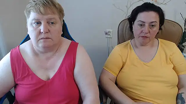 Snapshot of Lindy-Jeanie chatting on June 15, 3:58 pm Lindy-Jeanie online show from June 15, 3:58 pm