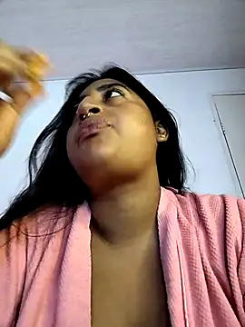 Snapshot of DestiinyBlack chatting on May 5, 8:39 pm DestiinyBlack online show from May 5, 8:39 pm