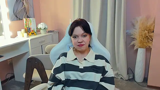 DarcyCanson online show from March 18, 10:51 am