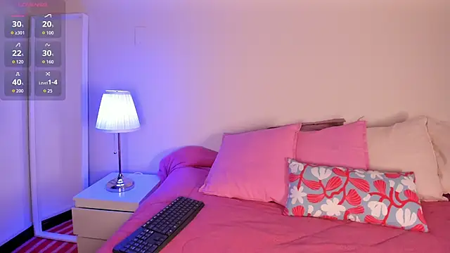 Snapshot of cuttie_blondie chatting on July 22, 11:35 am cuttie blondie online show from July 22, 11:35 am