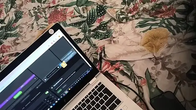 Snapshot of DanteYJuri chatting on April 3, 5:22 pm DanteYJuri online show from April 3, 5:22 pm