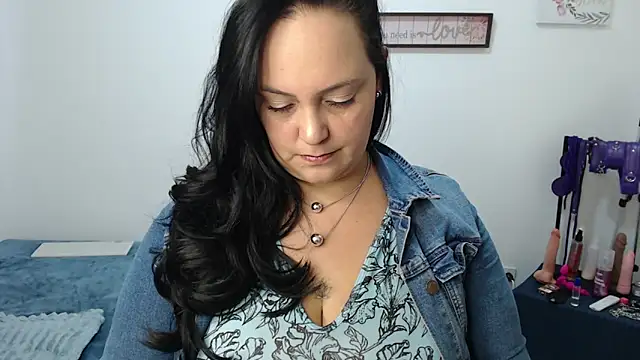 Snapshot of Veroniicabbw_ chatting on May 22, 1:06 pm Veroniicabbw online show from May 22, 1:06 pm