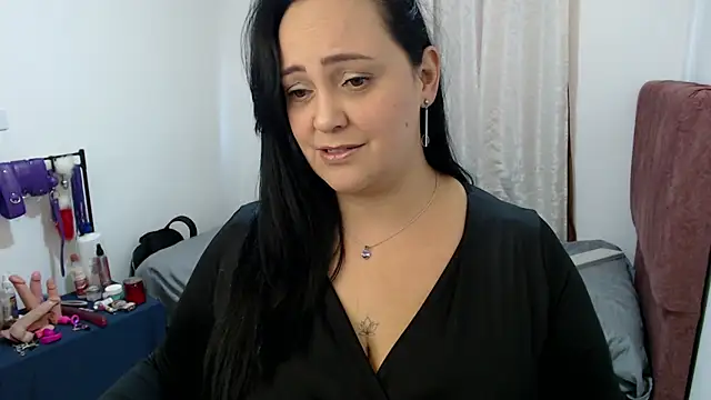 Snapshot of Veroniicabbw_ chatting on July 6, 12:35 pm Veroniicabbw online show from July 6, 12:35 pm