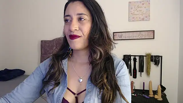 Snapshot of violeta_scott chatting on June 4, 12:11 pm violeta scott online show from June 4, 12:11 pm