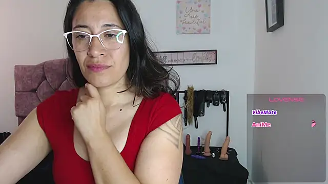Snapshot of violeta_scott chatting on July 23, 3:10 pm violeta scott online show from July 23, 3:10 pm