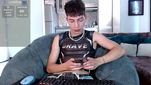 Snapshot of tiam_muller_fenix chatting on August 6, 7:49 pm tiam muller fenix online show from August 6, 7:49 pm