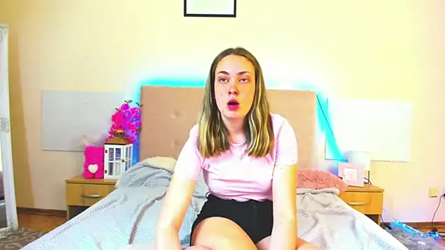 MelanieCuty online show from May 25, 5:35 am