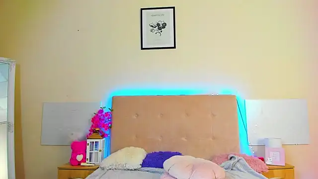 MelanieCuty online show from June 7, 5:22 am