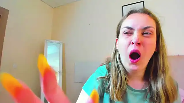 MelanieCuty online show from June 11, 5:16 am