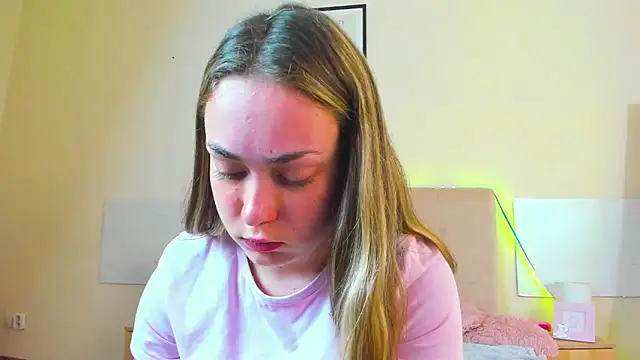 MelanieCuty online show from June 20, 5:32 am