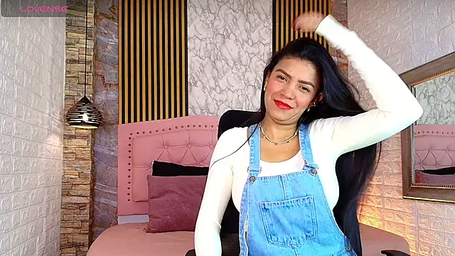Snapshot of AishaCambell_ chatting on May 9, 10:31 am AishaCambell online show from May 9, 10:31 am