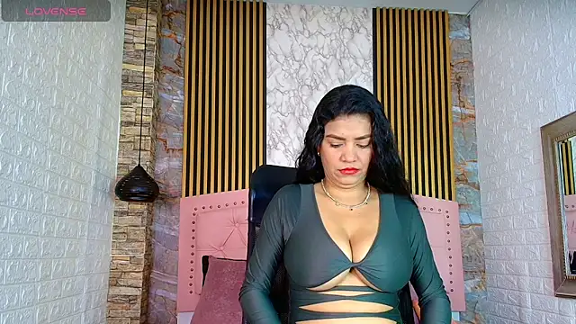 Snapshot of AishaCambell_ chatting on May 13, 10:12 am AishaCambell online show from May 13, 10:12 am