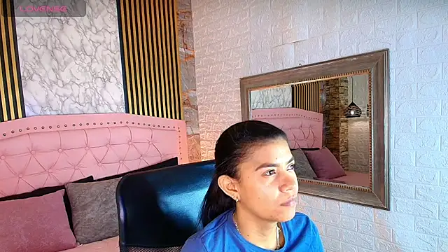 Snapshot of AishaCambell_ chatting on May 14, 10:55 am AishaCambell online show from May 14, 10:55 am