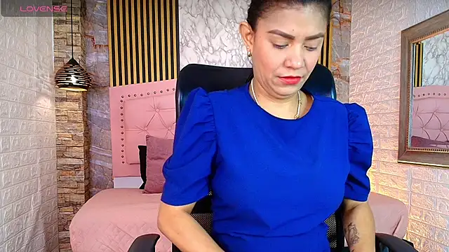 Snapshot of AishaCambell_ chatting on May 15, 11:06 am AishaCambell online show from May 15, 11:06 am