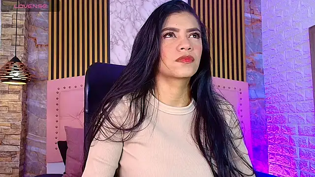 Snapshot of AishaCambell_ chatting on May 20, 11:05 am AishaCambell online show from May 20, 11:05 am