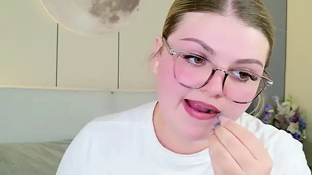 Snapshot of WendyPage chatting on July 27, 3:52 pm WendyPage online show from July 27, 3:52 pm