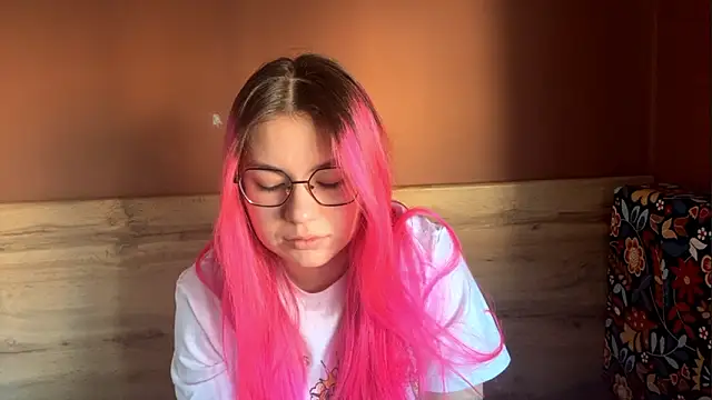 KlairRoms online show from March 19, 5:22 am