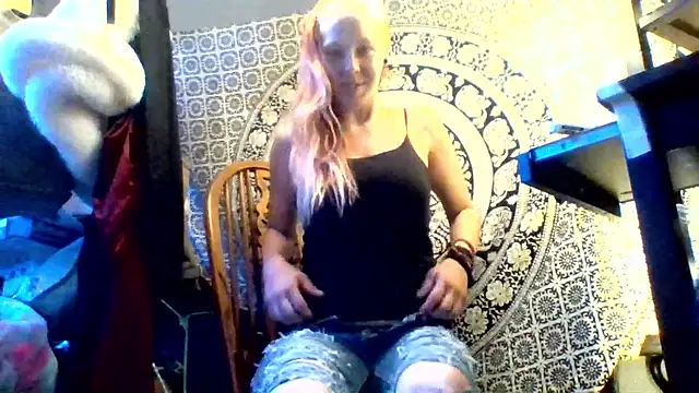 Snapshot of Ambionce chatting on May 14, 12:01 pm Ambionce online show from May 14, 12:01 pm