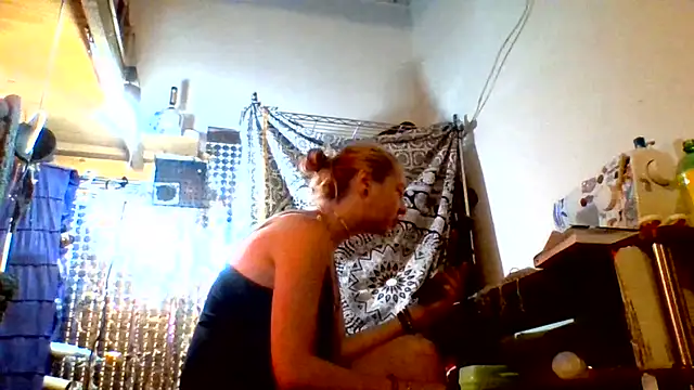 Snapshot of Ambionce chatting on August 3, 9:29 pm Ambionce online show from August 3, 9:29 pm