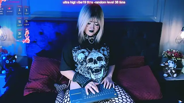 Snapshot of _Elissabat_ chatting on May 19, 8:37 pm Elissabat online show from May 19, 8:37 pm