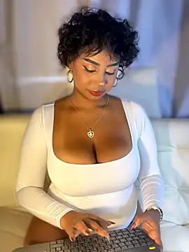 Snapshot of SamaraDesire chatting on July 2, 7:42 pm SamaraDesire online show from July 2, 7:42 pm