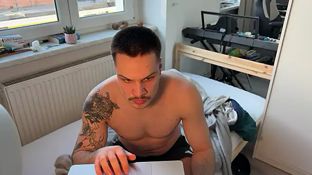 Snapshot of rommmika chatting on April 8, 4:40 pm rommmika online show from April 8, 4:40 pm