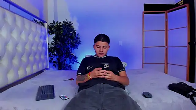 Snapshot of Liam_Dustin chatting on August 1, 8:52 pm Liam Dustin online show from August 1, 8:52 pm