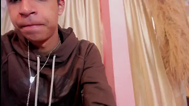 Snapshot of Ethan_qop chatting on July 3, 11:27 am Ethan qop online show from July 3, 11:27 am