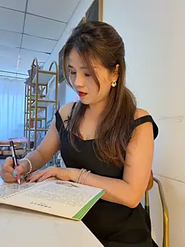 Snapshot of Xiaoxiao-y chatting on May 22, 7:48 am Xiaoxiao-y online show from May 22, 7:48 am