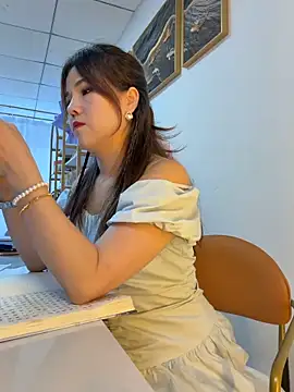 Snapshot of Xiaoxiao-y chatting on June 16, 7:33 am Xiaoxiao-y online show from June 16, 7:33 am