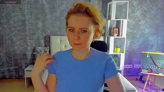 Shiny Liss online show from May 12, 1:36 am
