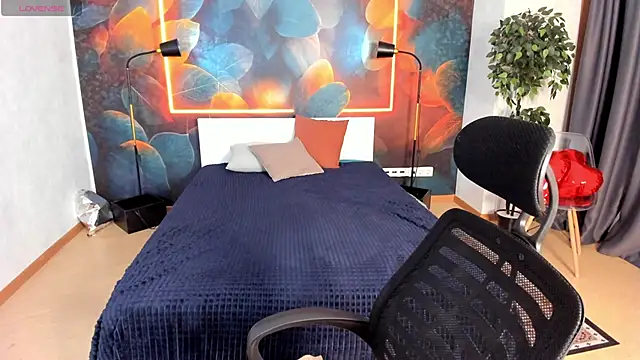 Shiny Liss online show from June 7, 1:32 am