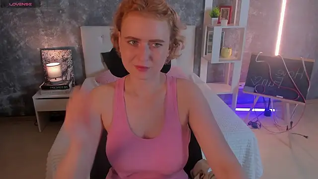 Shiny Liss online show from July 18, 1:32 am